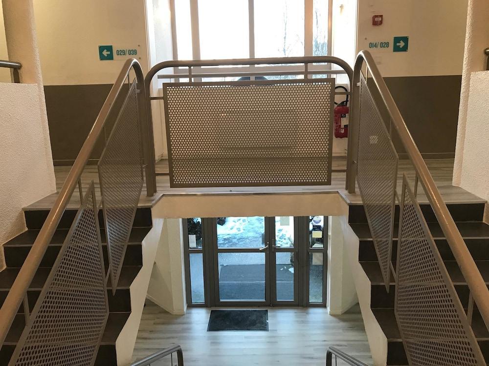 Hotel Du Stade Ex Kyriad Direct Lille Est Stade Pierre Mauroy Villeneuve-d'Ascq Bagian luar foto