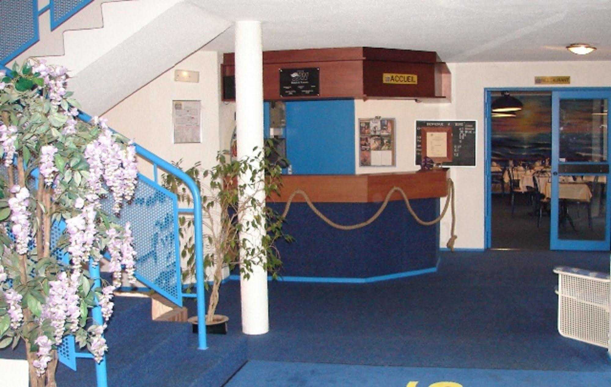Hotel Du Stade Ex Kyriad Direct Lille Est Stade Pierre Mauroy Villeneuve-d'Ascq Bagian luar foto