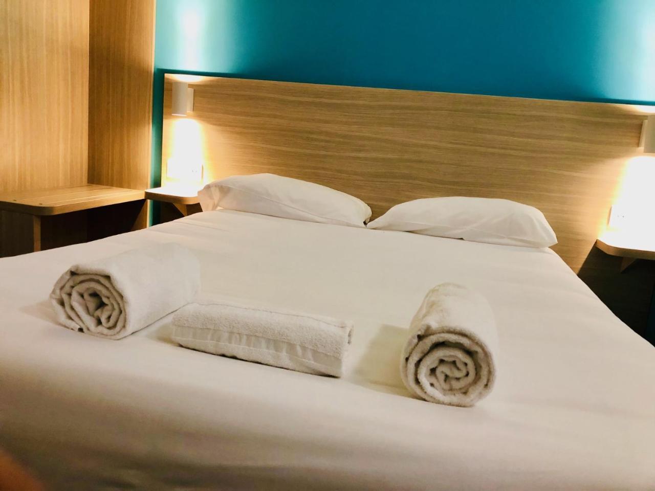 Hotel Du Stade Ex Kyriad Direct Lille Est Stade Pierre Mauroy Villeneuve-d'Ascq Bagian luar foto
